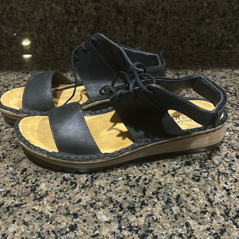 Noat Alpicola black leather lace up sandals